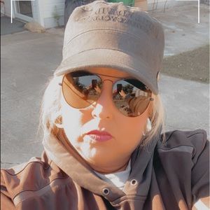 Meet your Posher, Debi